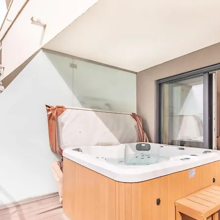 דירה Jacuzzi On Terrace - Unique *