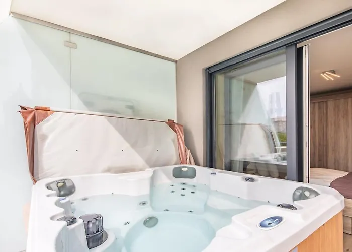 Jacuzzi On Terrace - Unique Budapeste