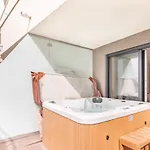 公寓 Jacuzzi On Terrace - Unique *