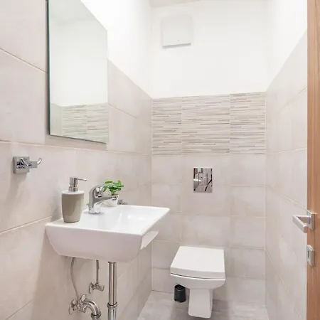 Jacuzzi On Terrace - Unique بودابست